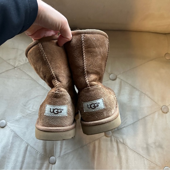 UGG Kids Youth Girls 4 1017703K Classic II Tan Brown Boots - Picture 3 of 5